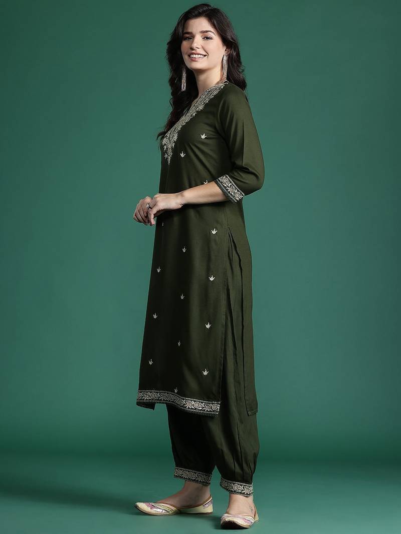 Ethnic Motifs Embroidered Thread Work Kurta with Salwar & With Dupatta