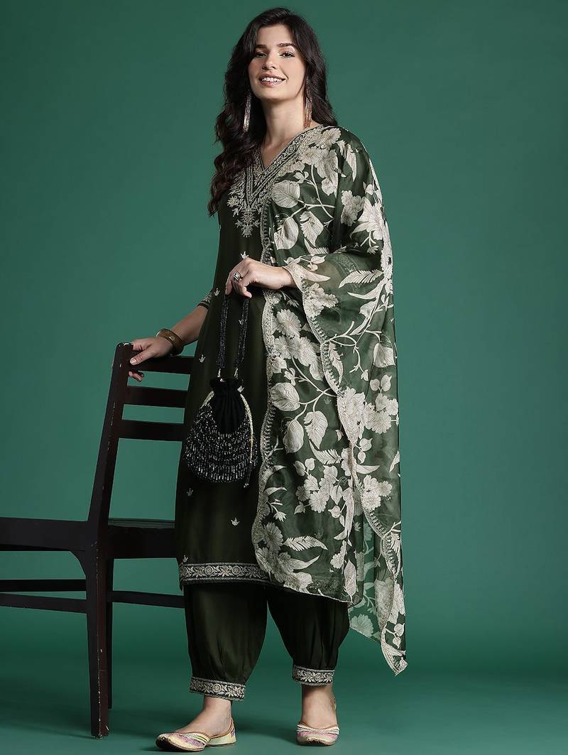 Ethnic Motifs Embroidered Thread Work Kurta with Salwar & With Dupatta
