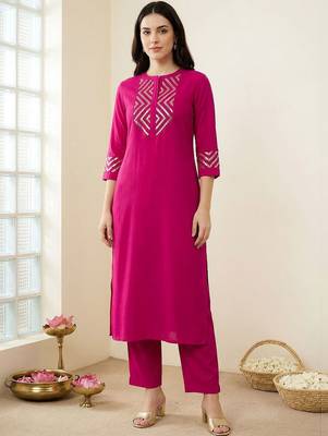 Women Printed Regular Sequinned Kurta with Trousers 5