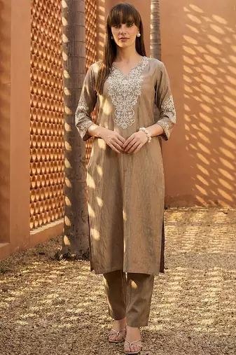 Women Ethnic Motifs Embroidered Regular Thread Work Kurta with Trousers