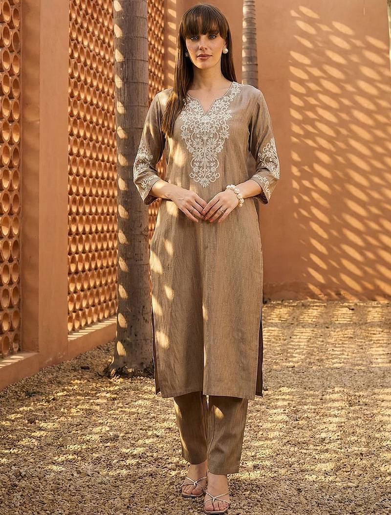 Women Ethnic Motifs Embroidered Regular Thread Work Kurta with Trousers