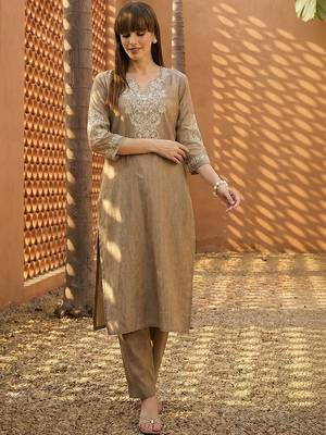 Women Ethnic Motifs Embroidered Regular Thread Work Kurta with Trousers 2