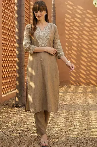 Women Ethnic Motifs Embroidered Regular Thread Work Kurta with Trousers