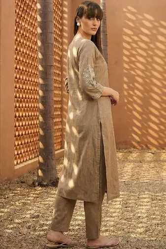 Women Ethnic Motifs Embroidered Regular Thread Work Kurta with Trousers