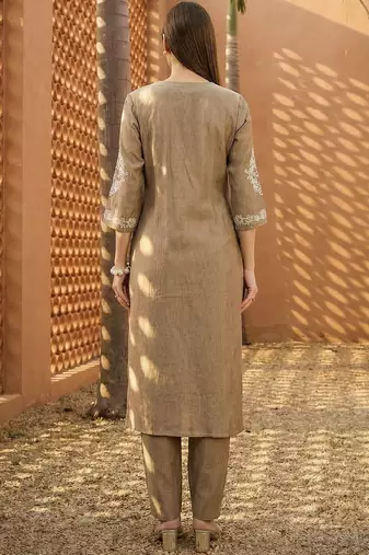 Women Ethnic Motifs Embroidered Regular Thread Work Kurta with Trousers