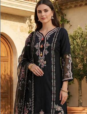 Women Floral Embroidered Regular Thread Work Kurta with Trousers & With Dupatta 2