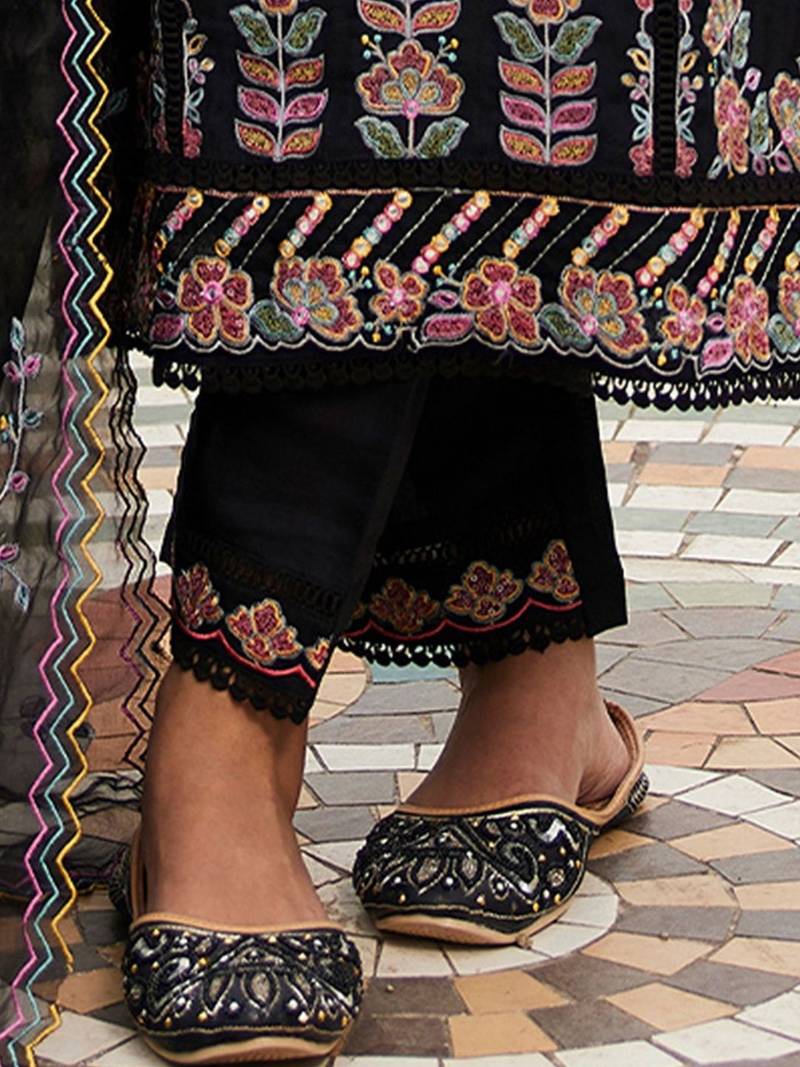Women Floral Embroidered Regular Thread Work Kurta with Trousers & With Dupatta