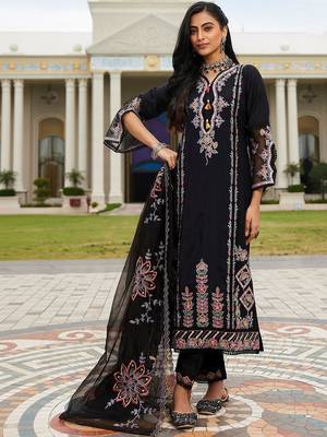 Women Floral Embroidered Regular Thread Work Kurta with Trousers & With Dupatta 7
