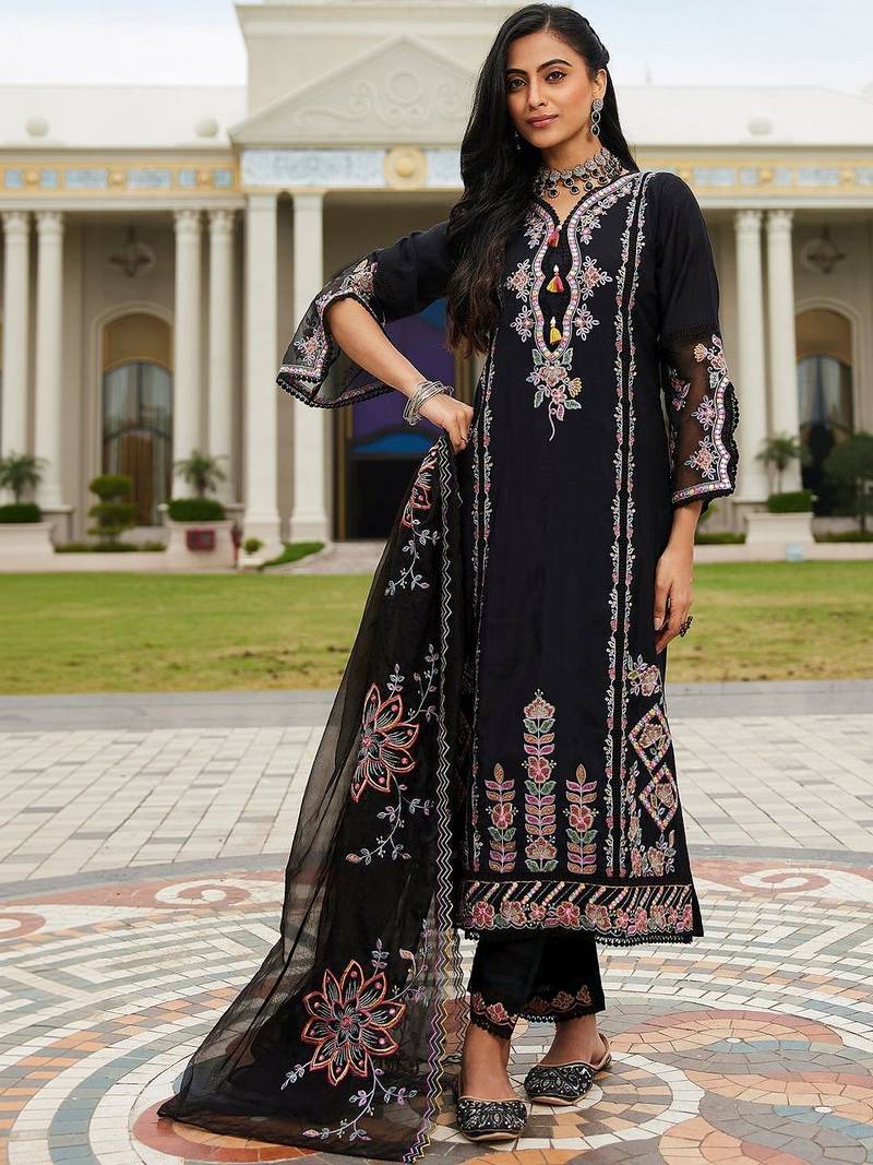 Women Floral Embroidered Regular Thread Work Kurta with Trousers & With Dupatta