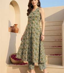 Women Floral Printed Regular Pure Cotton Kurta with Trousers