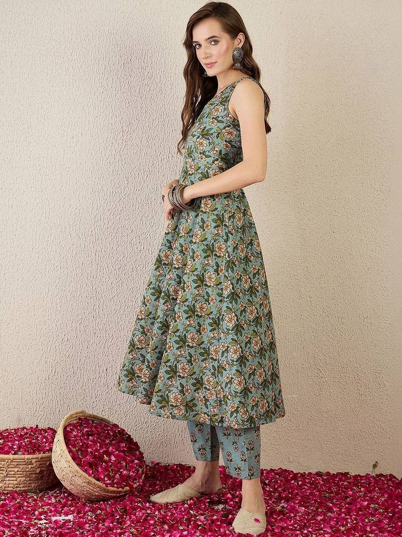 Women Floral Printed Regular Pure Cotton Kurta with Trousers