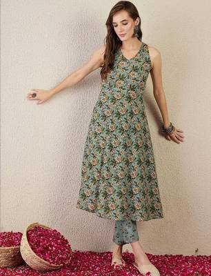 Women Floral Printed Regular Pure Cotton Kurta with Trousers 5