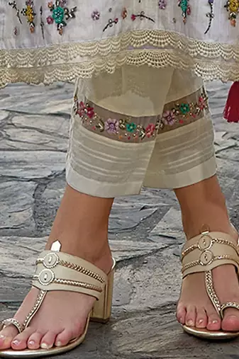 Women Floral Embroidered Regular Thread Work Pure Cotton Kurta with Trousers & With Dupatta