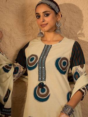 Women Printed Regular Pure Cotton Kurta with Trousers & With Dupatta 2