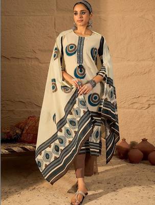 Women Printed Regular Pure Cotton Kurta with Trousers & With Dupatta 4