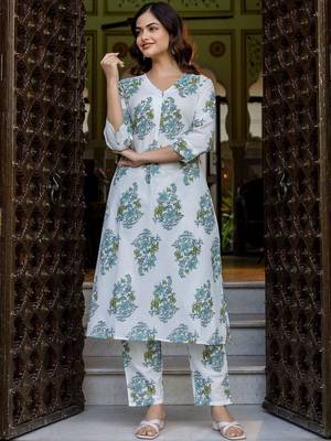 Women Floral Printed Regular Pure Cotton Kurta with Trousers 1