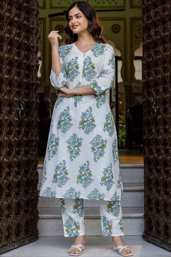 Women Floral Printed Regular  Cotton Kurta with Trousers
