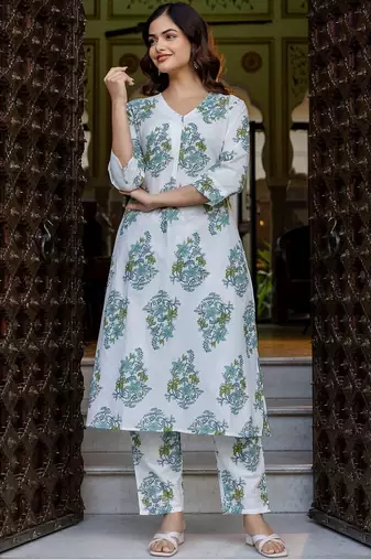 Women Floral Printed Regular Pure Cotton Kurta with Trousers