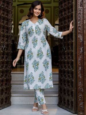 Women Floral Printed Regular Pure Cotton Kurta with Trousers 2