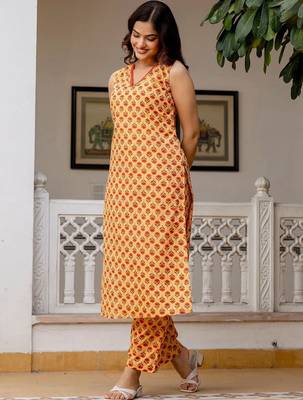 Women Floral Printed Regular Pure Cotton Kurta with Trousers 2