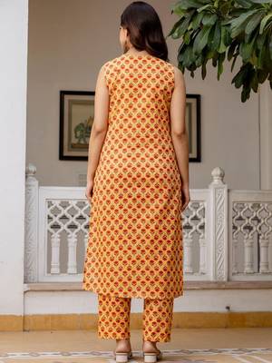 Women Floral Printed Regular Pure Cotton Kurta with Trousers 3