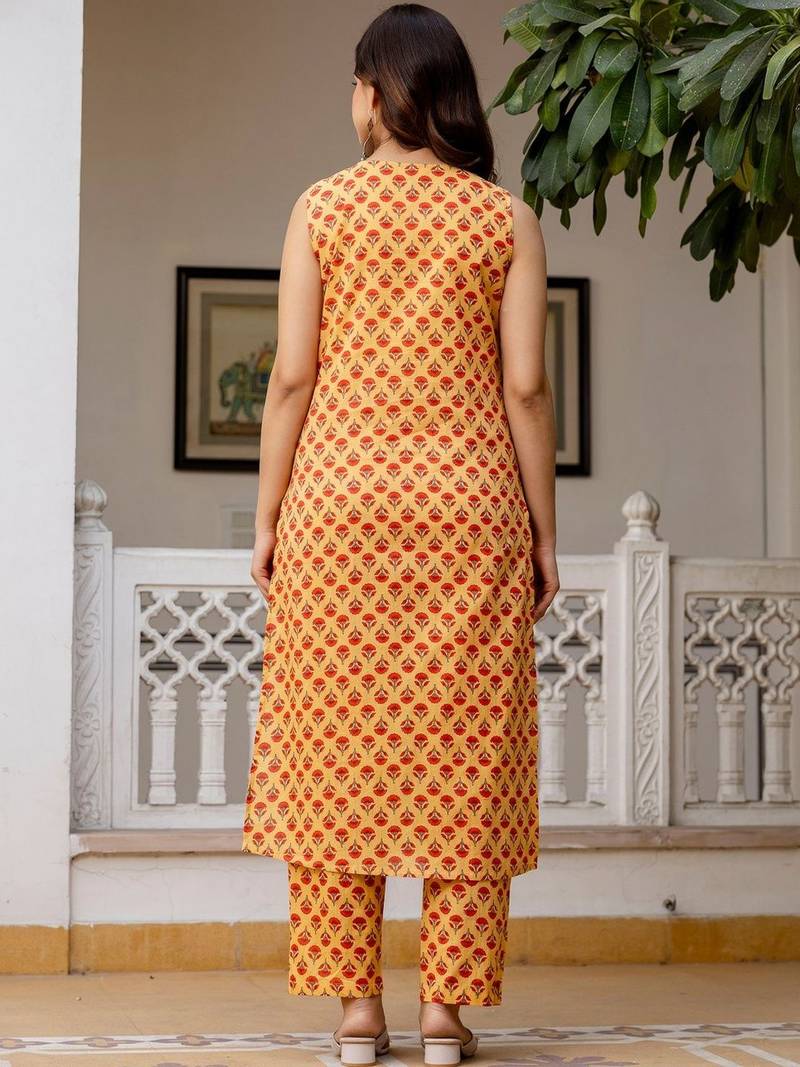 Women Floral Printed Regular Pure Cotton Kurta with Trousers