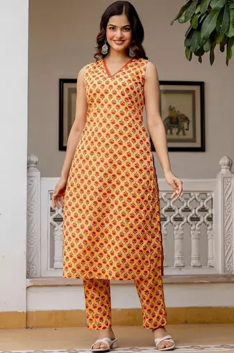 Women Floral Printed Regular Pure Cotton Kurta with Trousers