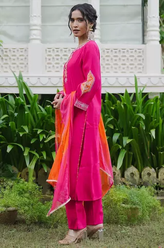 Women Ombre Embroidered Regular Thread Work Kurta with Trousers & With Dupatta