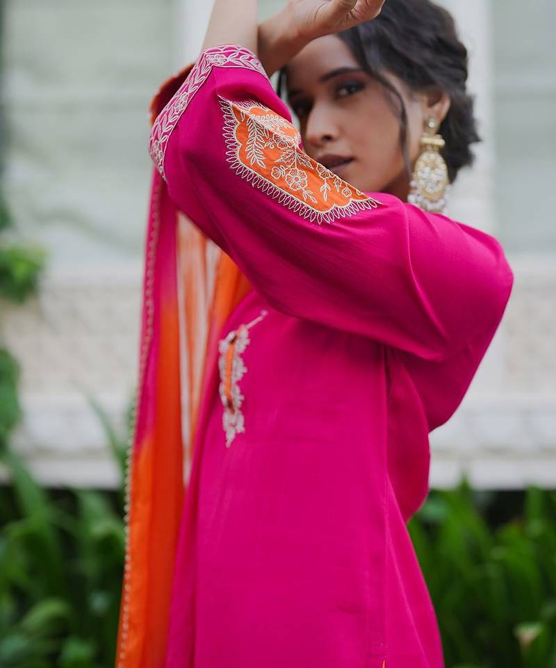 Women Ombre Embroidered Regular Thread Work Kurta with Trousers & With Dupatta