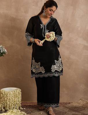 Women Ethnic Motifs Embroidered Regular Thread Work Kurta with Trousers 1