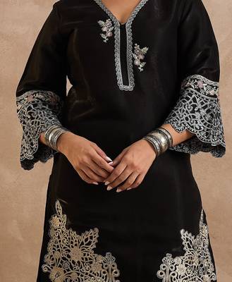 Women Ethnic Motifs Embroidered Regular Thread Work Kurta with Trousers 2