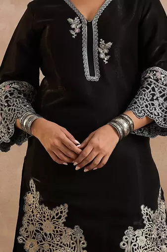 Women Ethnic Motifs Embroidered Regular Thread Work Kurta with Trousers