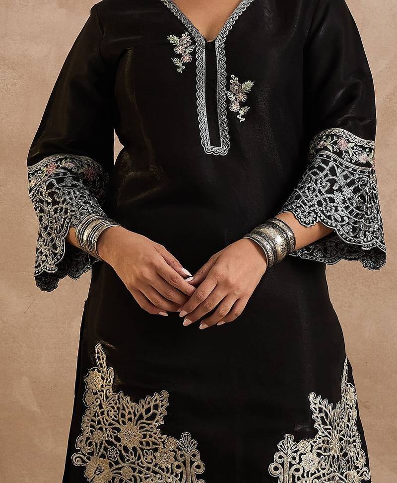 Women Ethnic Motifs Embroidered Regular Thread Work Kurta with Trousers