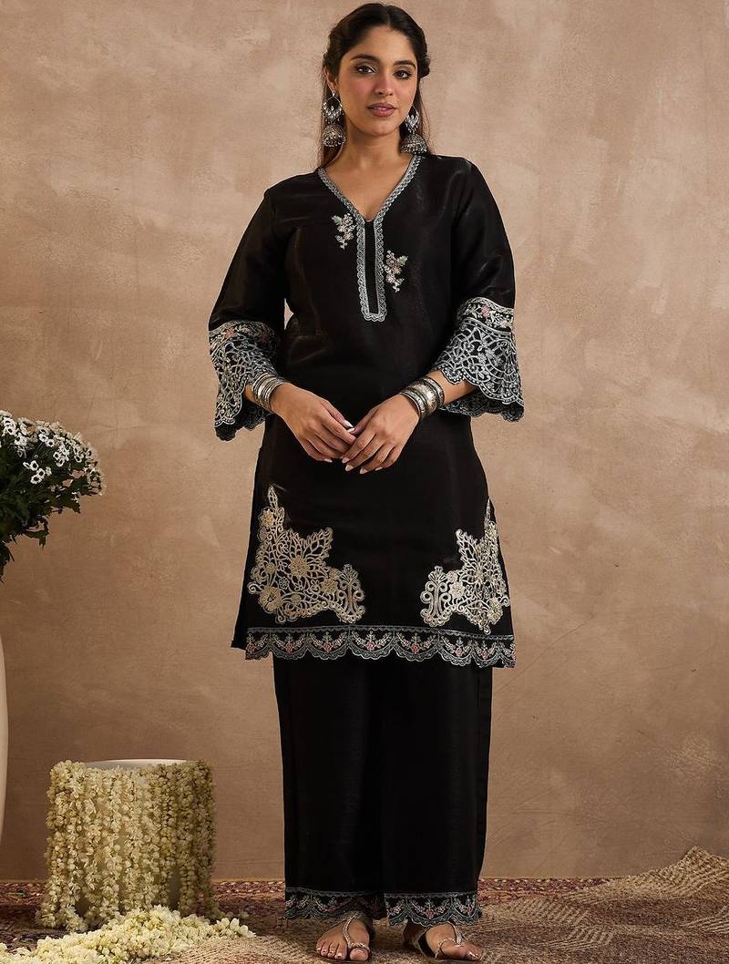 Women Ethnic Motifs Embroidered Regular Thread Work Kurta with Trousers