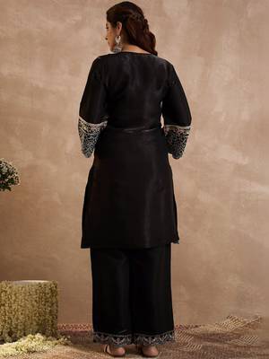 Women Ethnic Motifs Embroidered Regular Thread Work Kurta with Trousers 5