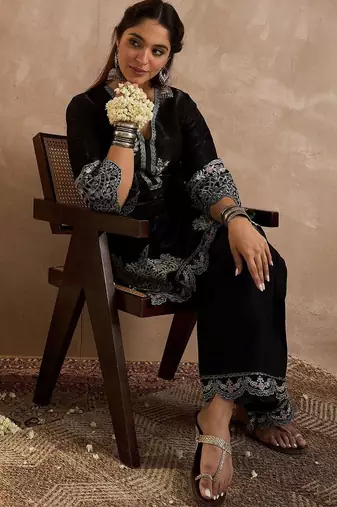 Women Ethnic Motifs Embroidered Regular Thread Work Kurta with Trousers