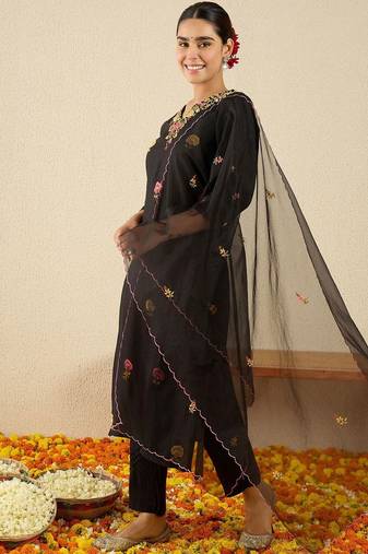 Women Floral Embroidered Regular Thread Work Kurta with Trousers & With Dupatta