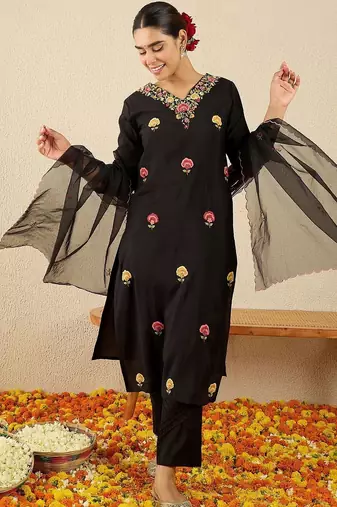Women Floral Embroidered Regular Thread Work Kurta with Trousers & With Dupatta