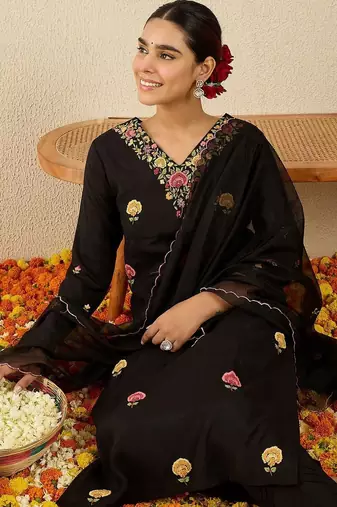 Women Floral Embroidered Regular Thread Work Kurta with Trousers & With Dupatta