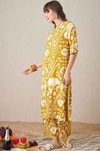 Women Ethnic Motifs Printed Regular Kurta with Trousers