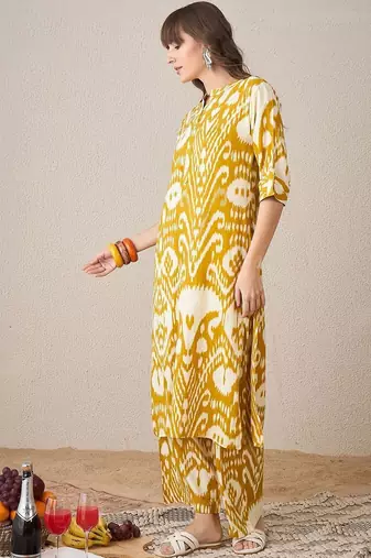 Women Ethnic Motifs Printed Regular Kurta with Trousers