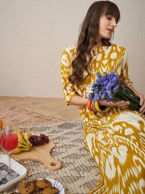 Women Ethnic Motifs Printed Regular Kurta with Trousers 3