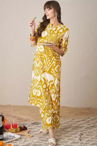 Women Ethnic Motifs Printed Regular Kurta with Trousers