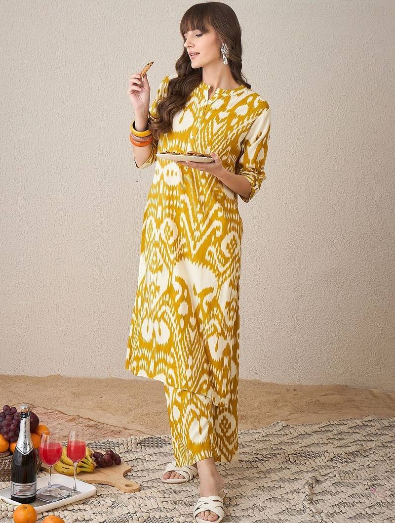Women Ethnic Motifs Printed Regular Kurta with Trousers
