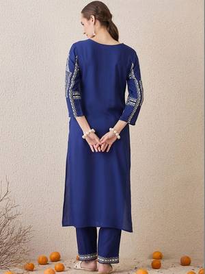 Women Ethnic Motifs Printed Regular Kurta with Trousers 4