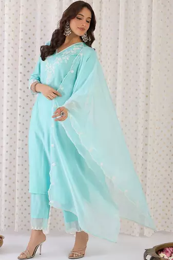 Women Floral Embroidered Regular Thread Work Liva Kurta with Trousers & With Dupatta