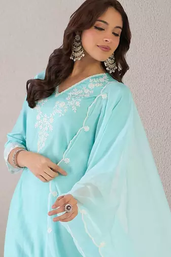 Women Floral Embroidered Regular Thread Work Liva Kurta with Trousers & With Dupatta
