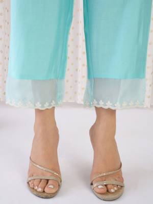 Women Floral Embroidered Regular Thread Work Liva Kurta with Trousers & With Dupatta 5