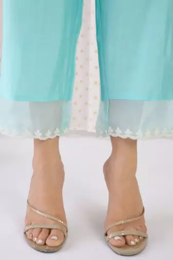 Women Floral Embroidered Regular Thread Work Liva Kurta with Trousers & With Dupatta