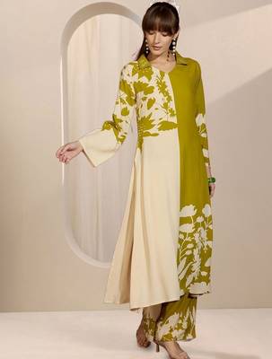 Women Floral Printed Regular Kurta with Trousers 1